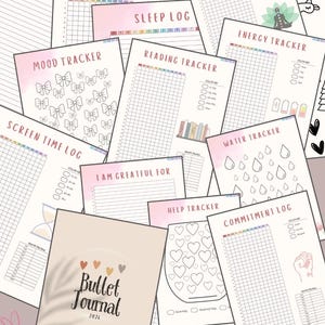 Pode incluir: Um conjunto de páginas de diário de bala imprimíveis com vários rastreadores, incluindo humor, sono e leitura. Disponível nos tamanhos US Letter, A4 e A5. A capa do diário é bege com a frase "Bullet Journal 2024".