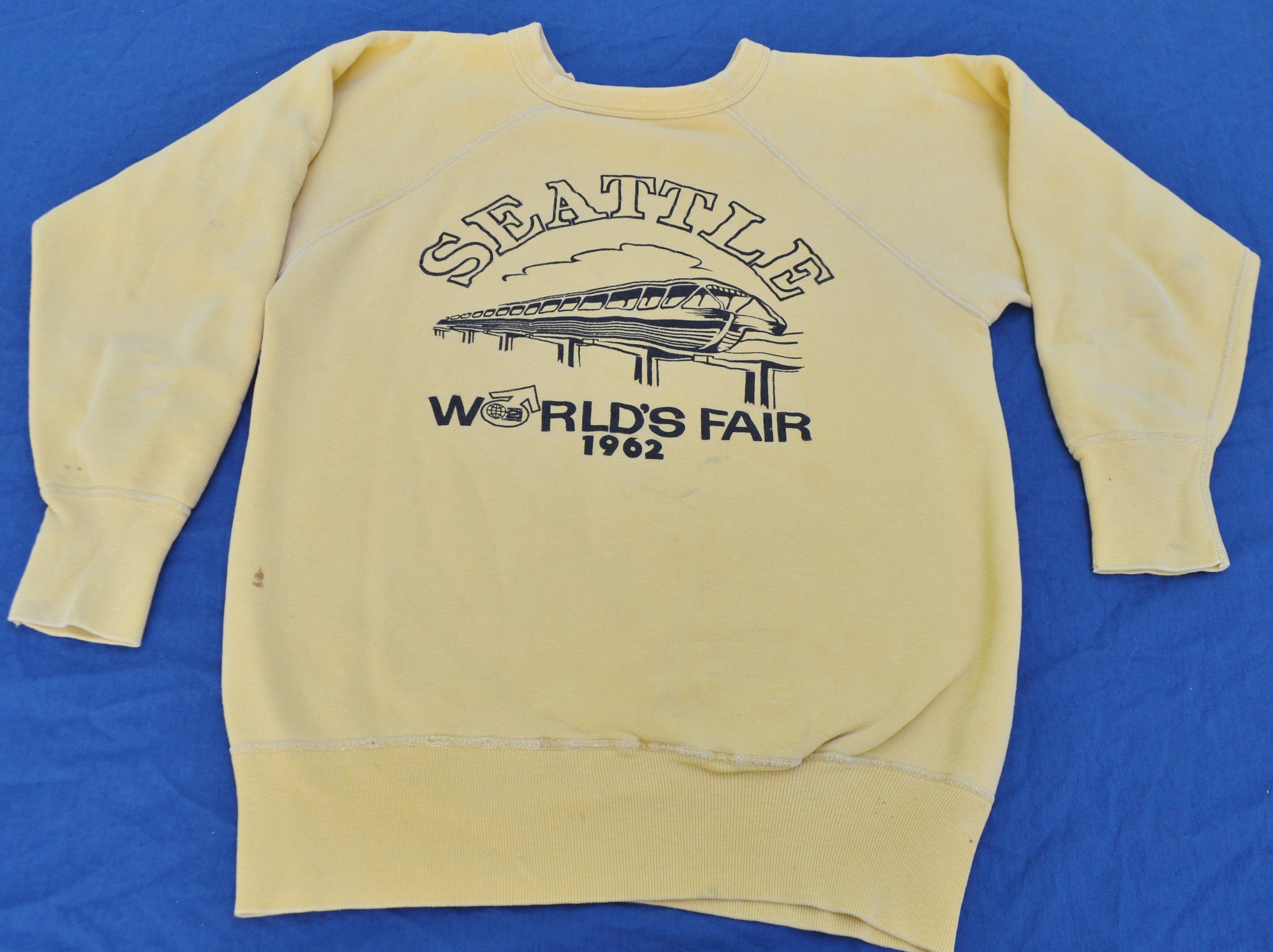1962 Seattle Worlds Fair Sweatshirt Shirt 60's Size L T 1962 Seattle Worlds Fair Sweatshirt Shirt 60's Size L T