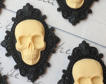 5 Human Skull in setting Resin Cabochon Gothic Goth Skull Ivory  on black 5 PIECES Human Skull