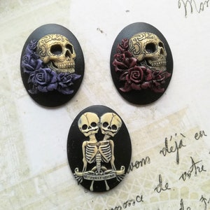 Antiqued Sugar Skull Siamese Twin Conjoined Twin Sugarskull Dia de los Meuertos Cameo Cab Cabochon 40x30mm 1 piece - Morbid Creepy Horror