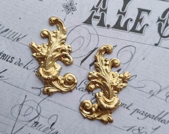 Baroque rococo pair - two beautiful ornaments left and right - Antiqued Brass Gold bronze