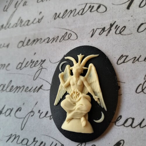 Baphomet camee: ivoorhars op zwart (40 x 30 mm) - 5 stuks