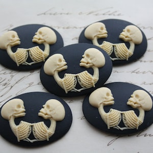 Conjoined twins Cameo Cabs - 5 pieces  - Skull Gothic Anatomical Siamese Twins Skeletons Skull CAMEO 40x30mm