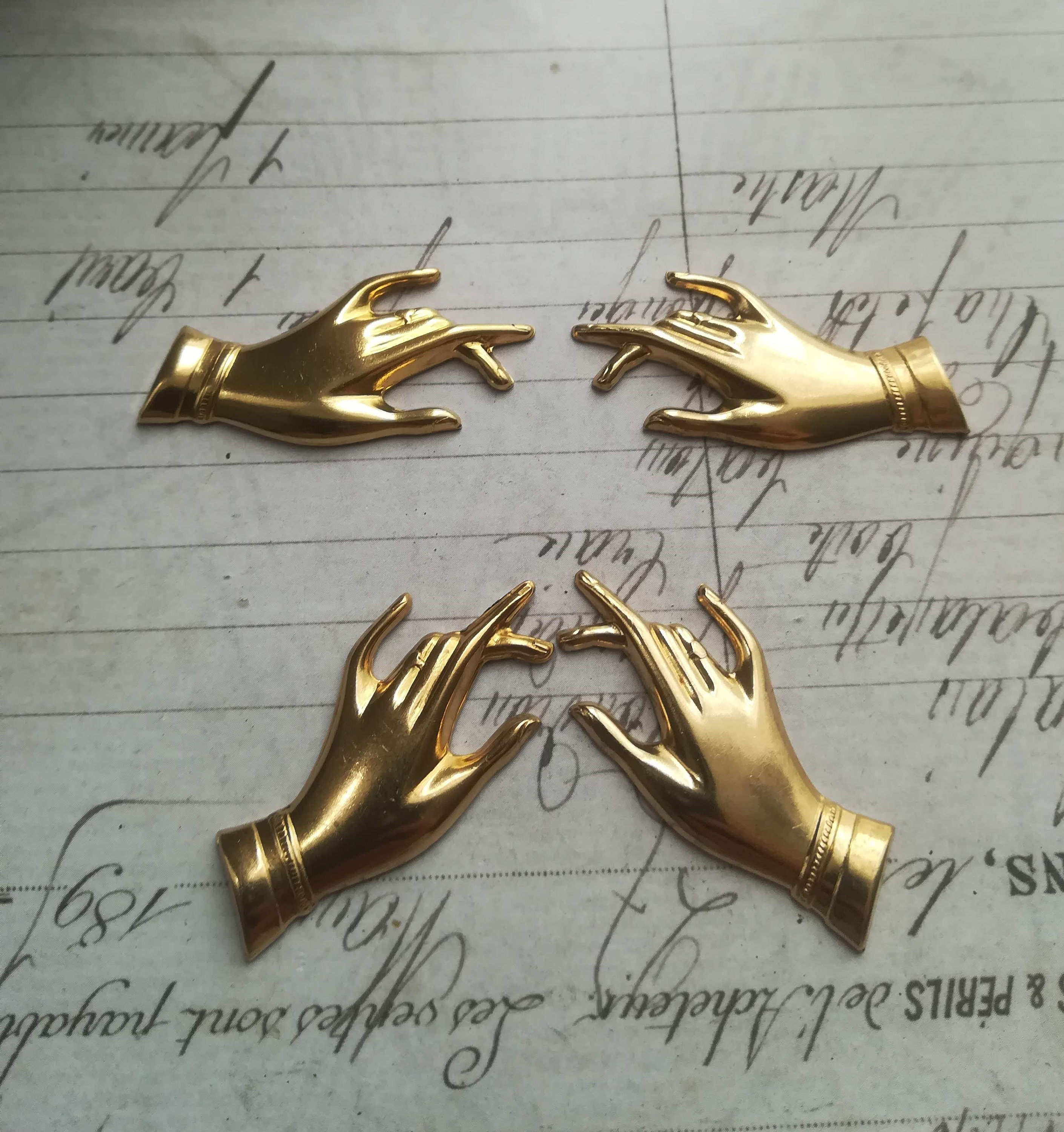 Vintage Victorian Revival Clasping Hand Belt Buckle Part Goldtn Metal Whimsigoth Victorian Style Clasping Hands Belt Buckle – Golden Bow  main image 2