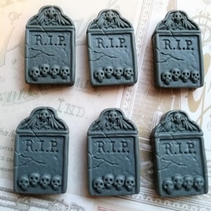 6 Grabstein Friedhof Stein Grabstein Kopfstein Miniatur Mini Tiny RIP 26x16mm Grau Gothic Fairy Garden Halloween - D&D DnD Spielzeug