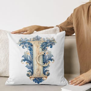 Puede incluir: Juego de tres jarrones de cer&aacute;mica blanca con dise&ntilde;o acanalado. Los jarrones var&iacute;an en altura, midiendo aproximadamente 25 cm, 20 cm y 15 cm. Dise&ntilde;o minimalista y moderno.
