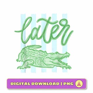 Peut inclure: Graphique numérique à télécharger avec une illustration d'alligator vert et le mot "later" en écriture cursive. Le design comprend des rayures verticales bleu clair et une bannière violette avec le texte "DIGITAL DOWNLOAD | PNG".