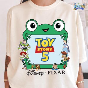 Toy Story 5 Shirt, Disney Pixar 2026 Trip Tee, You've Got A Friend In Me Tees, Woody Buzz Lightyear Sweatshirt 画像 2
