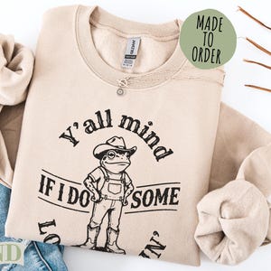 Beige Gildan sweatshirt with frog graphic and "Y'all mind if I do some" text.