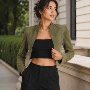Veste courte en cuir suédé pour femme | Veste vert olive | Vêtements d'extérieur chics et tendance | Cadeau pour elle