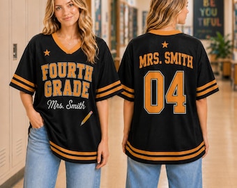 Personalisiertes Namens- und Nummern-Shirt, Sportshirt für Lehrer der vierten Klasse, Outfit für den Schulstart, Geschenkidee für Lehrerteams in Schwarz und Gold