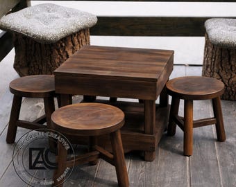 Juego de mesa de centro de madera maciza hecha a mano con 3 taburetes, muebles rústicos de estilo granja.
