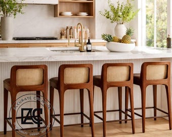 Taburete de bar moderno de madera con asiento tapizado. Silla de mostrador contemporánea.