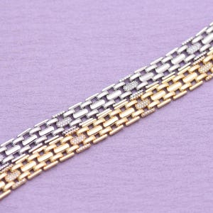 Geometrische schakelarmband van 18K verguld goud met zirkonia steentjes, rechthoekige schakels en gepolijste details, een opvallend sieraad voor dames, 20 cm.