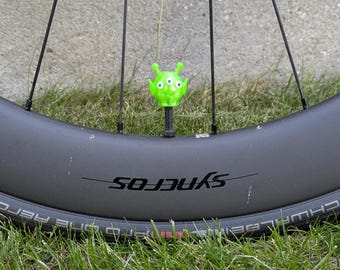 Tapones fluorescentes para válvulas Presta Alien - Se venden en pares - Estilo y protección - Bicicleta de carretera, triatlón, gravel - RocketTT