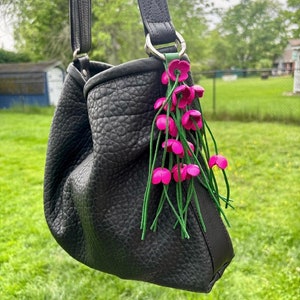 Cassidy’s Leather Flower Fransen-Geldbeutel-Charme in einigen Farben