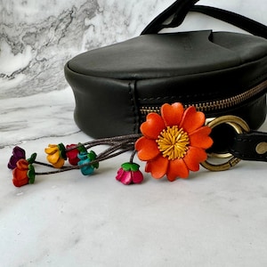 Karen&#39;s ORANGE daisy Small-eeerr Leather keychain & charm with Antique Bronze Spring O Ring,Round Carabiner