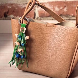 Cassidy’s Leather Flower Fransen-Geldbeutel-Charme in einigen Farben blue+natural