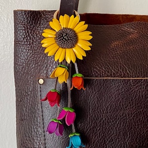 Bella's colorful keychain and / or bag charm in yellow