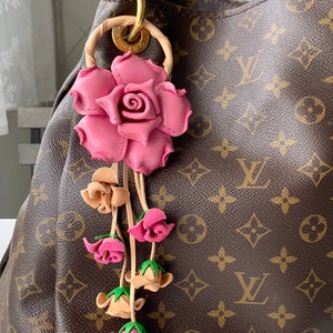 LOUIS VUITTON FLEUR DE MONOGRAM BAG CHARM I MY FAVORITE BAG CHARM + REVIEW  