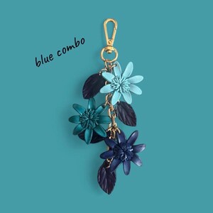 Jannas Leder-Blumen an Kettenstrang-Geldbeutel/Taschenanhänger blue combo