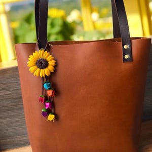 Bella&#39;s colorful keychain and / or bag charm in yellow