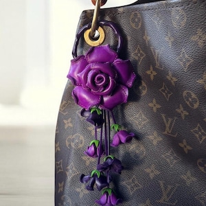 Leren ROSE-kechain en portemonnee/handtasbedel in paarse combinatie