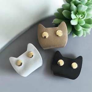 アップサイクルで楽しめるレザーイヤホン、コードホルダー - CATS