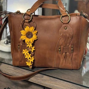 Alexis&#39; leather purse charm & keychain