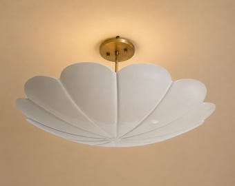 Kronleuchter aus Messing mit Blumenmuster, skandinavische Deckenleuchte im Mid-Century-Modern-Stil, handgefertigte weiße Blumen-Pendelleuchte