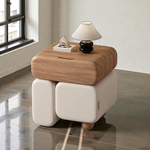 Nattduksbord med tre lådor i krämfärg, träfärgad skiva, möbler i Japandi-stil