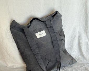 Bolso de hombro de rayón hecho a mano, bolso tote con estampado de ginkgo gris oscuro.