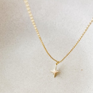 Collar delicado con estrella pequeña. Collar con estrella polar. Collar conmemorativo de aborto espontáneo. Joyería celestial. Collar de dama de honor.