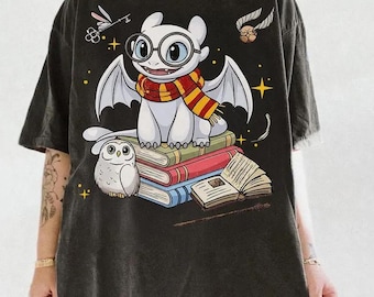 ヴィンテージ トゥースレス シャツ、エピック ユニバース トゥースレス シャツ、トゥースレス グリフ コスチューム ウィッチ ハロウィン シャツ、ナイト フューリー ウィザード ユニバーサル スタジオ