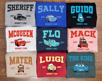 レトロなディズニー カーズ Tシャツ、ピクサー ライトニング・マックィーン Tシャツ、メーター スウェットシャツ、サリー・カレラ Tシャツ、ディズニー ファミリー旅行シャツ、ディズニーランド バケーション