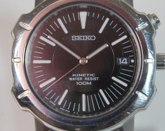 Mens Seiko Kinetic 5M42_0K48 Date Wristwatch Black Face Stainless Steel Bracelet