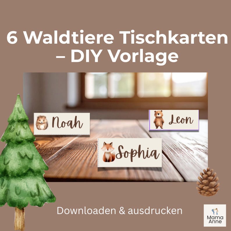 Op de afbeelding: De afbeelding toont zes naamkaartjes met illustraties van bosdieren. Elke kaart heeft een andere naam: Noah, Leon en Sophia. De kaarten liggen op een houten tafel, met een aquarel dennenboom en dennenappel op de voorgrond. De tekst bovenaan luidt "6 Waldtiere Tischkarten - DIY Vorlage."