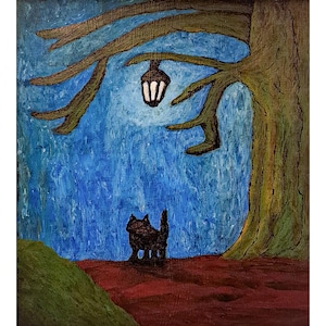 Puede incluir: Pintura acrílica que representa un gato negro debajo de un árbol con una linterna colgante. El fondo es un cielo azul texturizado, con una colina verde a la izquierda y un suelo rojo. El árbol tiene ramas verde oscuro y un tronco marrón.