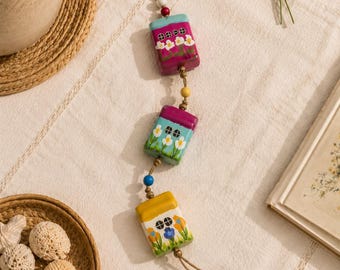 Handgemachter handbemalter keramischer Wandbehang, bunte Haus-Wand-Dekor, Boho Hauptakzent, Landhaus-Art-Geschenk