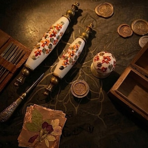 Tirador de armario de porcelana violeta pintado a mano, tirador de cajón vintage, pomo de mueble floral, herrajes de cocina individuales, 64 mm, 96 mm