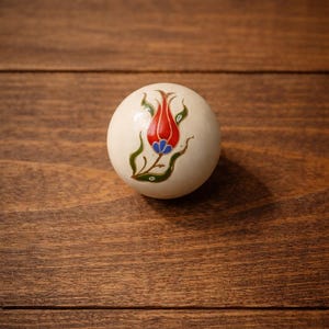Pomello a tulipano in porcellana fatto a mano, pomello per mobile in ceramica con foro singolo, maniglia per cassetto, pomello decorativo di alta qualità per mobili da cucina.