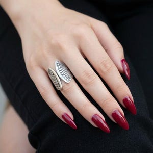 Silber Tribal Offener Bandring, Gepunktete Statement Ring, Hippie Ring, Ethnische Ring, Breite Strukturierte Einstellbare Geometrische Moderne Silber Schmuck R54