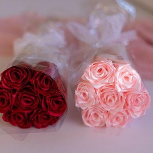 Rosenstrauss Satin künstlich – 7 Rosen Bouquet, unvergängliches Geschenk für sie, Freundin, Geburtstag, Jahrestag, Valentinstag, Liebe, Deko