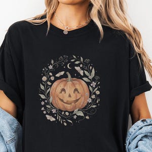 Camiseta Cottagecore Jack O' Lantern Wildflower Wondeau, Celestial Moth Halloween, Comfort Colors