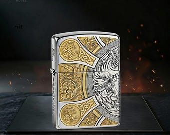 Isqueiro medieval gravado em prata e ouro com cavaleiro, isqueiro estilo Zippo colecionável premium, presente ideal para ele, acessório masculino à prova de vento.
