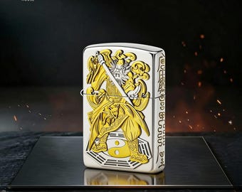 Isqueiro Espada Guerreiro Dourado, Isqueiro Zippo à prova de vento com design de Guardião Ancestral, Presente Perfeito para Ele, Item de Colecionador Masculino, Equipamento de Sobrevivência