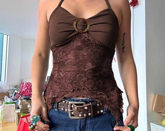 Y2K grunge-haltertop | Patchwork bandana print, O-ring buste, hemdje met asymmetrische zoom