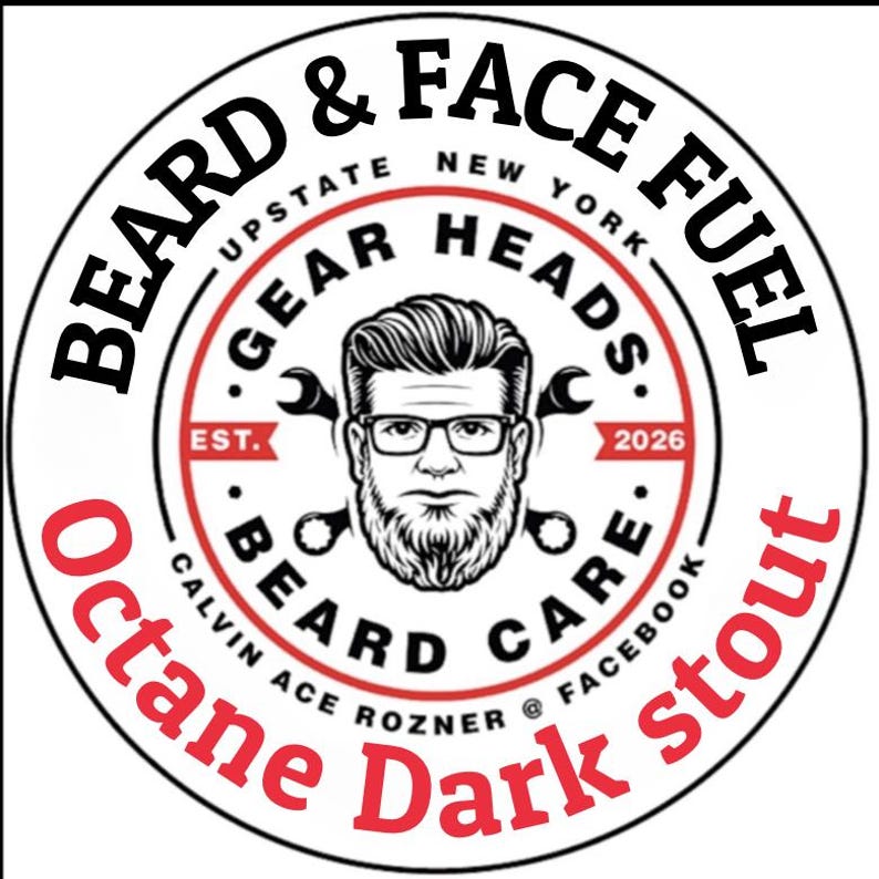 Pu&ograve; includere: Logo circolare con il testo "BEARD & FACE FUEL" e "GEAR HEADS" in nero. Il logo presenta un uomo con occhiali e barba, circondato da chiavi inglesi. Le parole "Octane Dark stout" sono in rosso.