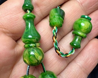 Cuentas de oración alemanas de catalina con vetas verdes vintage – Elaboradas artesanalmente a partir de existencias antiguas.