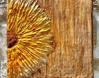 Panel de pared 3D con diseño de rayos de sol: arte abstracto texturizado en relieve, decoración bohemia en tonos neutros cálidos.